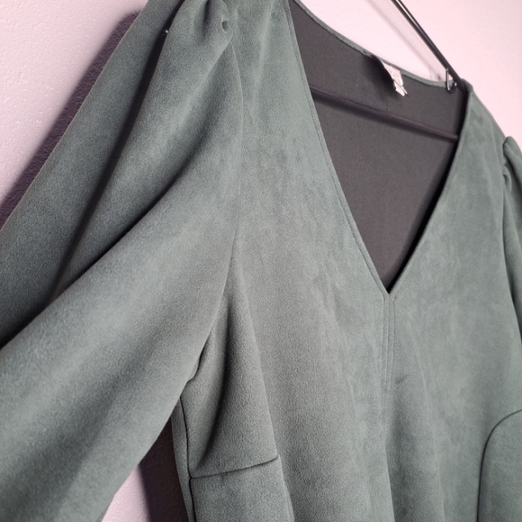 Tuckernuck Deep Green Blouse - Picture 10 of 15